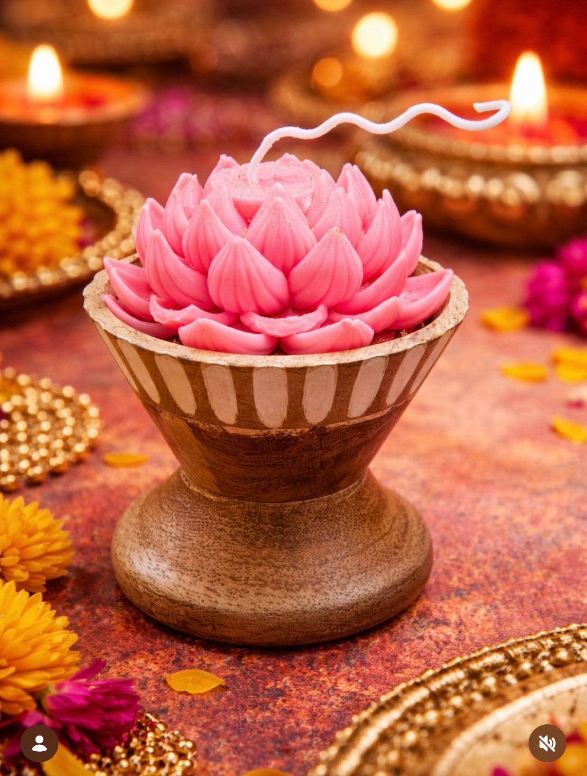 Lotus soy wax candle with wooden base
